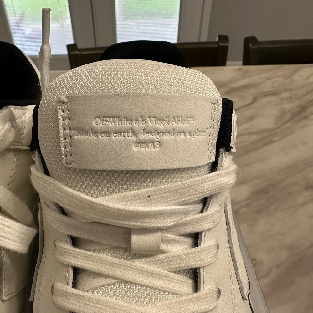 Off-White “Out Of Office” Ooo Low Tops View 3